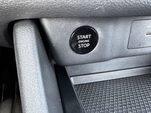 Used 2025 Nissan Rogue SV image 21