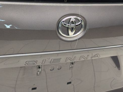 Used 2020 Toyota Sienna SE image 30