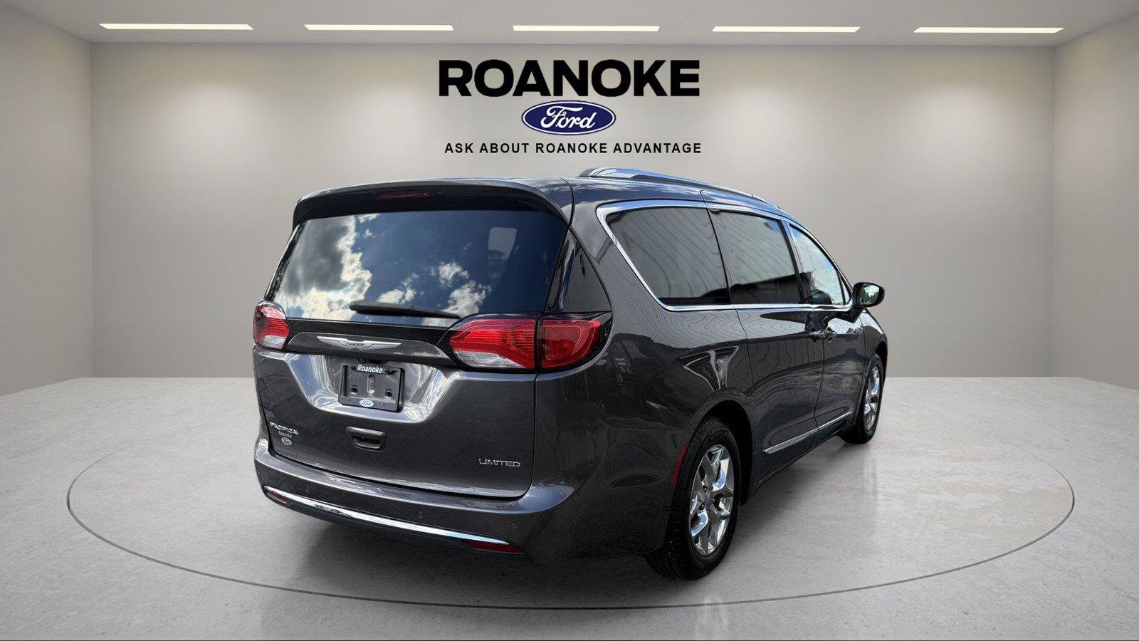 Used 2019 Chrysler Pacifica Limited FWD image 5