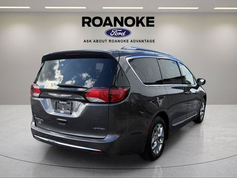 Used 2019 Chrysler Pacifica Limited FWD image 5
