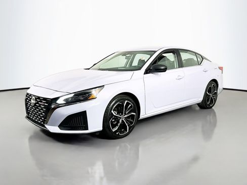 Used 2024 Nissan Altima 2.5 SR FWD image 4