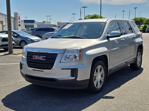 Used 2017 GMC Terrain SLE FWD image 3