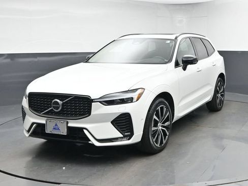 Used 2024 Volvo XC60 B5 Plus w/ Protection Package Premier AWD/4WD image 3