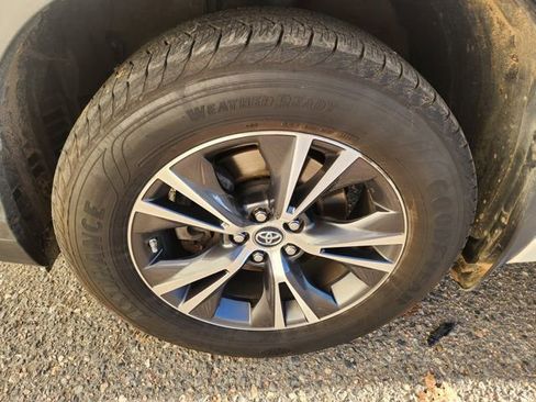 Used 2016 Toyota Highlander XLE image 21