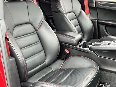 Used 2021 Porsche Macan GTS w/ Sport Chrono Package image 36