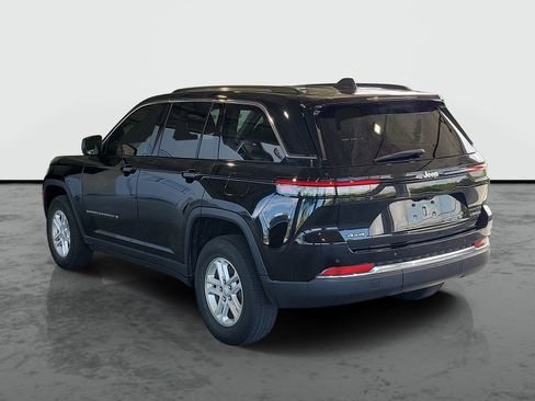 Used 2023 Jeep Grand Cherokee Laredo AWD/4WD image 3