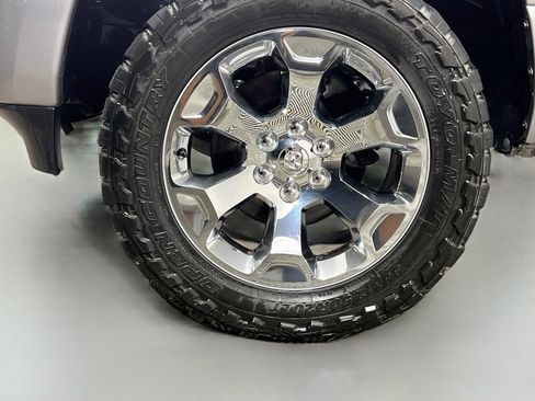 Used 2019 RAM 1500 Big Horn AWD/4WD image 14