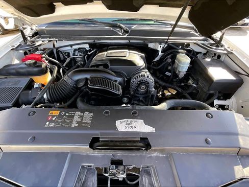 Used 2013 Chevrolet Suburban LT w/ Luxury Package image 9