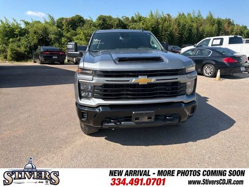 Used 2024 Chevrolet Silverado 2500 Custom w/ Custom Value Package AWD/4WD image 3