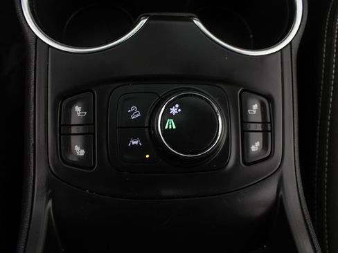 Used 2024 GMC Terrain SLE w/ Driver Convenience Package FWD image 7
