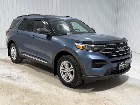 Certified 2020 Ford Explorer XLT image 3