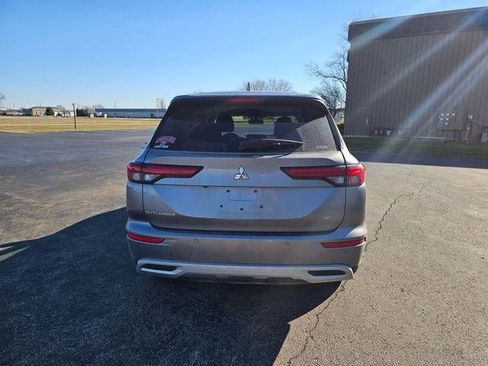 Used 2022 Mitsubishi Outlander SE image 8