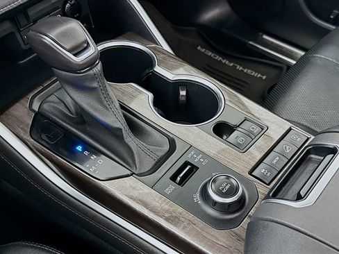 Certified 2020 Toyota Highlander Platinum AWD/4WD image 19