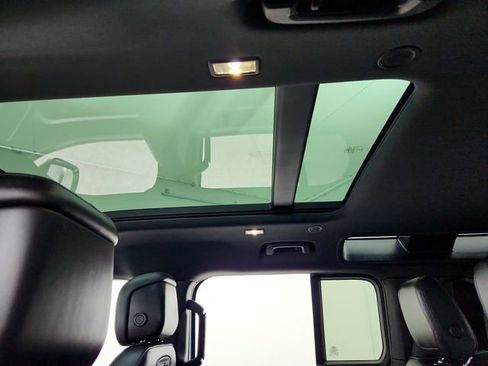 Certified 2022 Land Rover Defender 110 XS Edition image 18