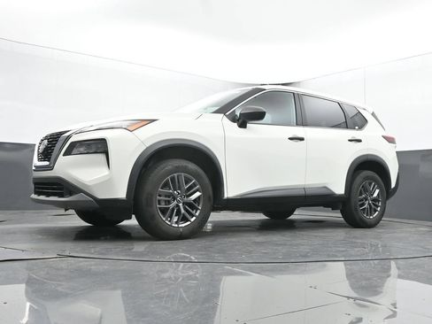 Used 2023 Nissan Rogue S AWD/4WD image 45