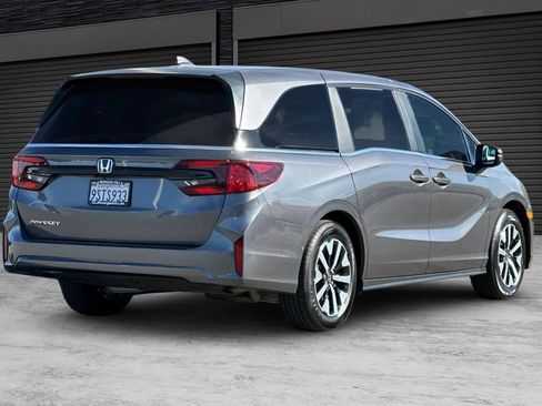 Used 2025 Honda Odyssey EX-L image 4