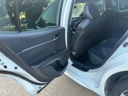 Used 2019 Toyota Camry SE FWD image 15