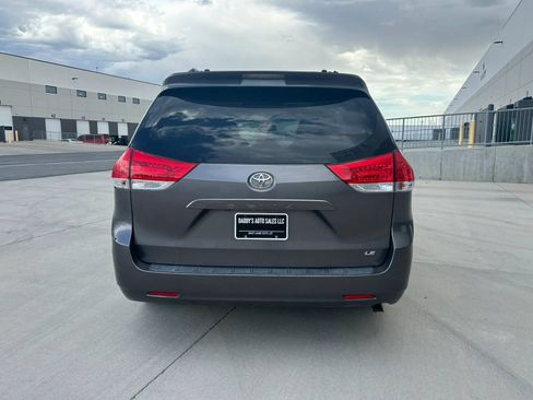 Used 2013 Toyota Sienna LE w/ Towing Pkg FWD image 4