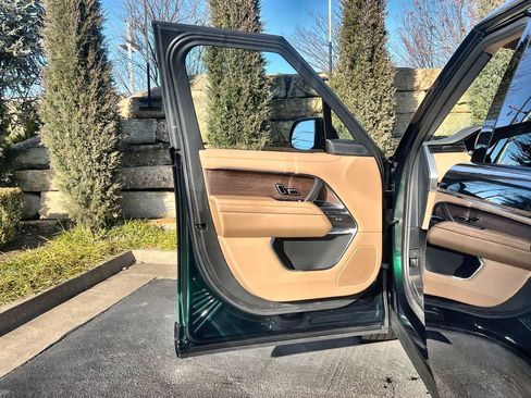 Used 2026 Land Rover Range Rover SE image 17