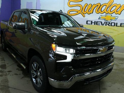 Used 2023 Chevrolet Silverado 1500 LT image 2