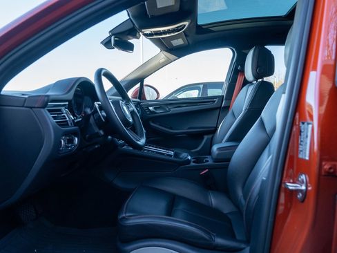 Certified 2022 Porsche Macan image 24
