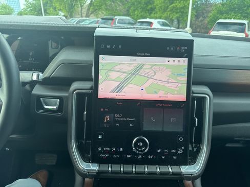 Used 2025 GMC Yukon XL Denali image 29