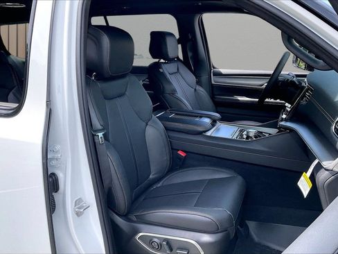 New 2026 Jeep Grand Wagoneer 4WD image 24
