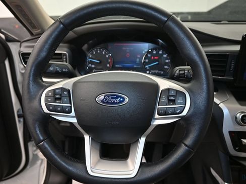 Used 2022 Ford Explorer XLT w/ Equipment Group 202A AWD/4WD image 27