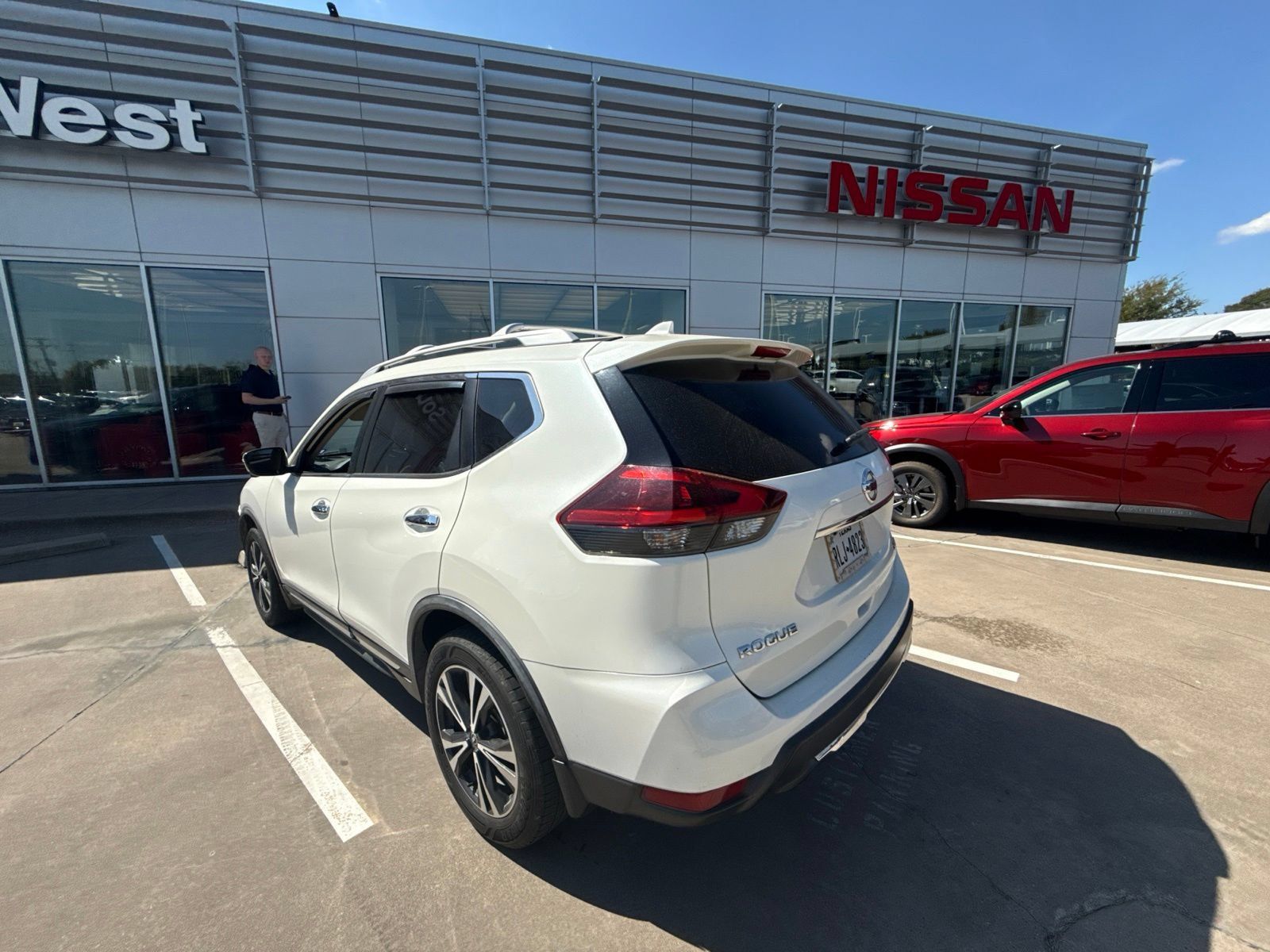 Used 2018 Nissan Rogue SL w/ Premium Package AWD/4WD image 10