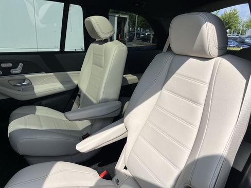 New 2026 Mercedes-Benz GLS 580 4MATIC image 33