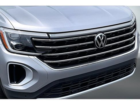 Used 2025 Volkswagen Atlas SE AWD/4WD image 27