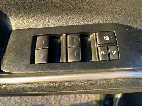 Used 2023 Toyota Highlander LE FWD image 18