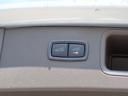 New 2025 Porsche Macan image 18