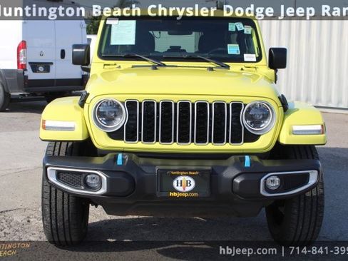 Used 2024 Jeep Wrangler Unlimited Sahara image 2