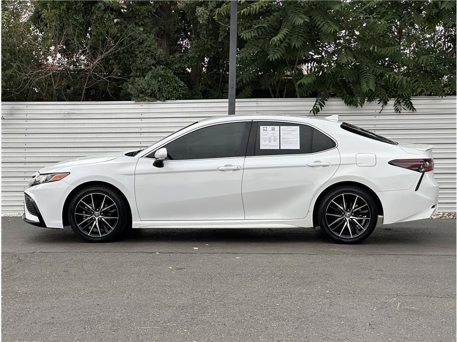 Used 2023 Toyota Camry SE FWD image 13