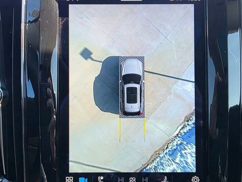 Used 2023 Volvo XC60 T8 Ultimate w/ Climate Package image 36