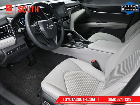 Used 2023 Toyota Camry SE image 9