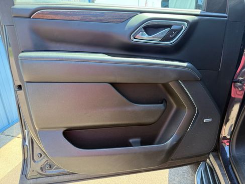 Used 2023 Chevrolet Suburban Premier AWD/4WD image 23