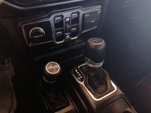 Used 2021 Jeep Gladiator Sport image 21