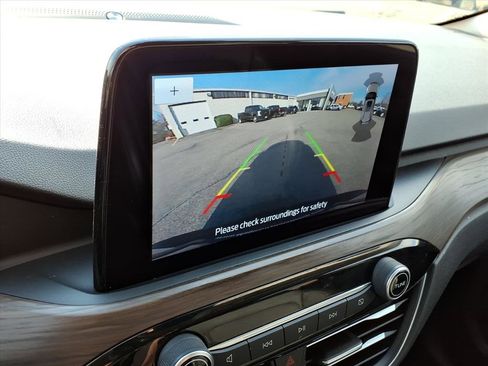 Used 2020 Ford Escape Titanium image 14