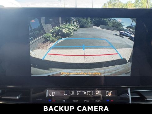 Used 2026 Toyota Sienna XLE AWD/4WD image 18