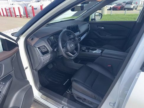 Used 2023 Nissan Rogue SL w/ SL Premium Package FWD image 17