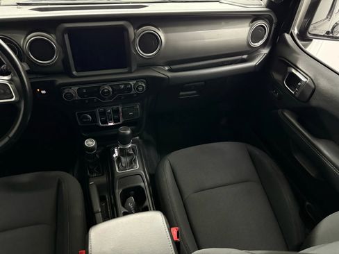 Used 2020 Jeep Wrangler Unlimited Sahara image 26