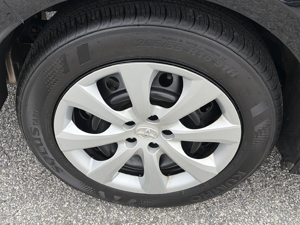 Used 2024 Toyota Corolla LE FWD image 29