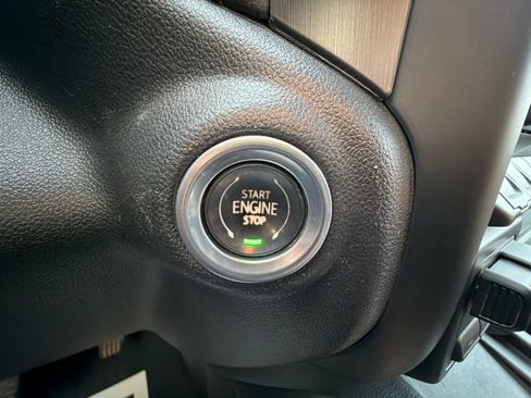 Used 2022 GMC Sierra 2500 AT4 w/ AT4 Premium Plus Package AWD/4WD image 17