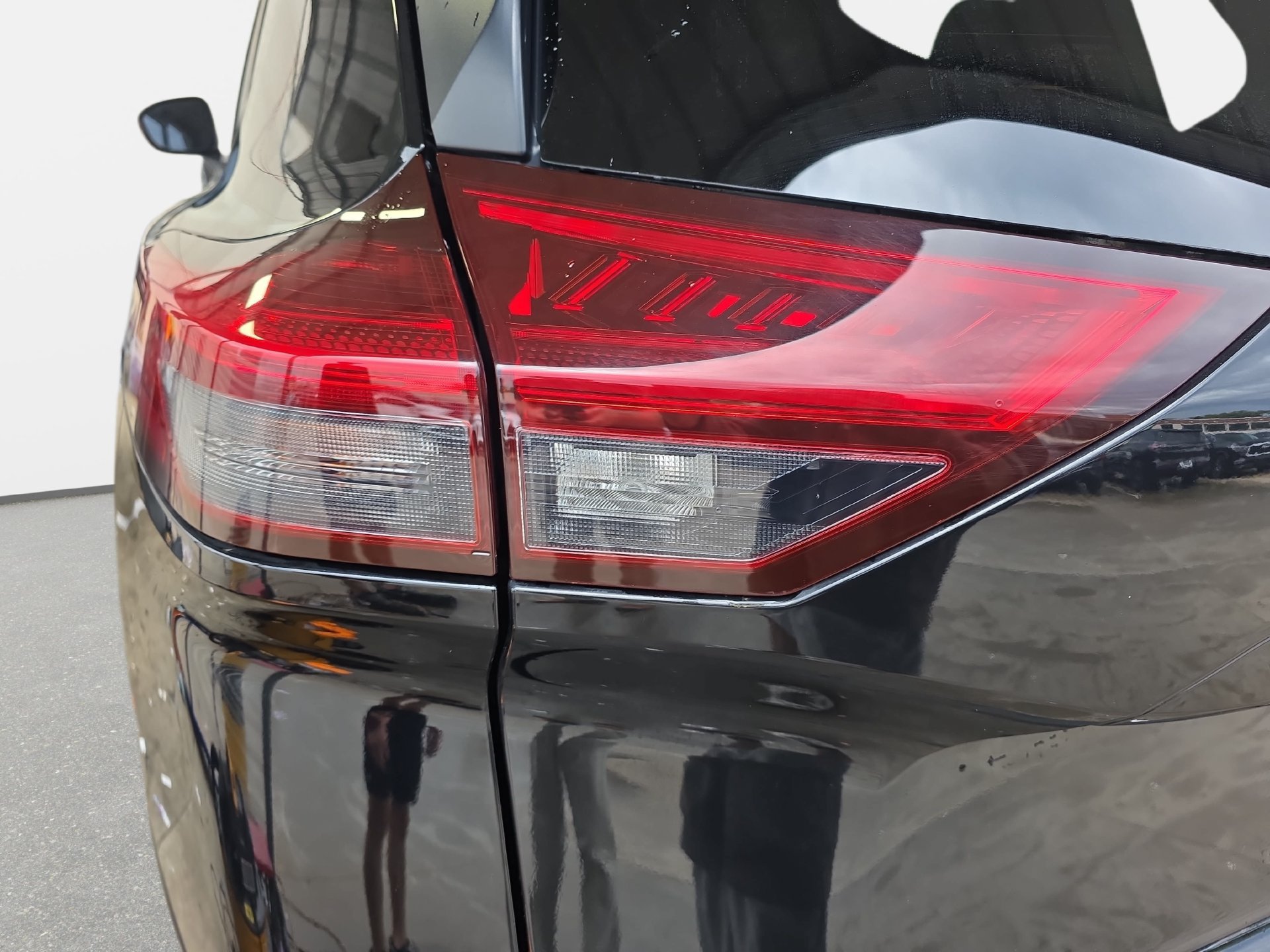 Used 2023 Nissan Rogue SV FWD image 31