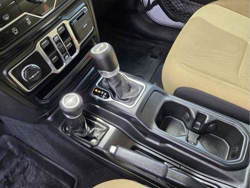 Used 2022 Jeep Wrangler Unlimited Sport AWD/4WD image 18
