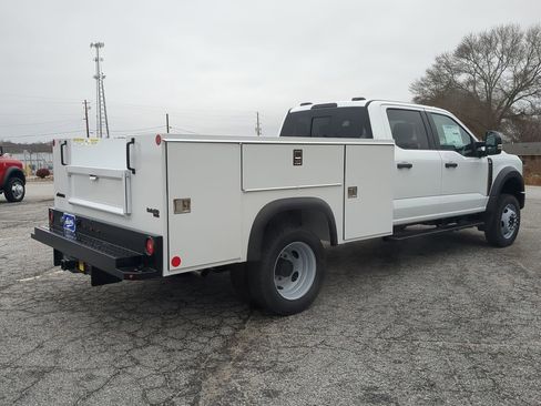 New 2025 Ford F450 4x4 Crew Cab Super Duty image 3