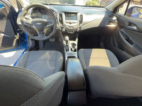 Used 2017 Chevrolet Cruze LT w/ Convenience Package FWD image 28