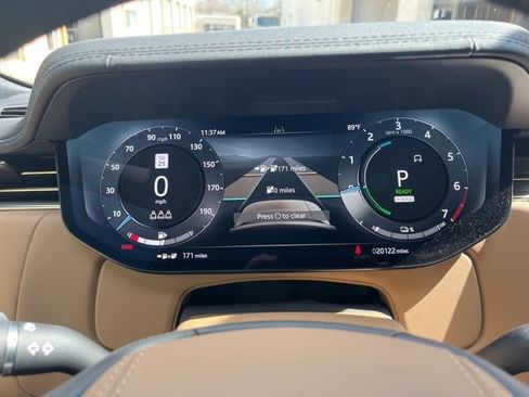 Used 2025 Land Rover Range Rover SE image 11